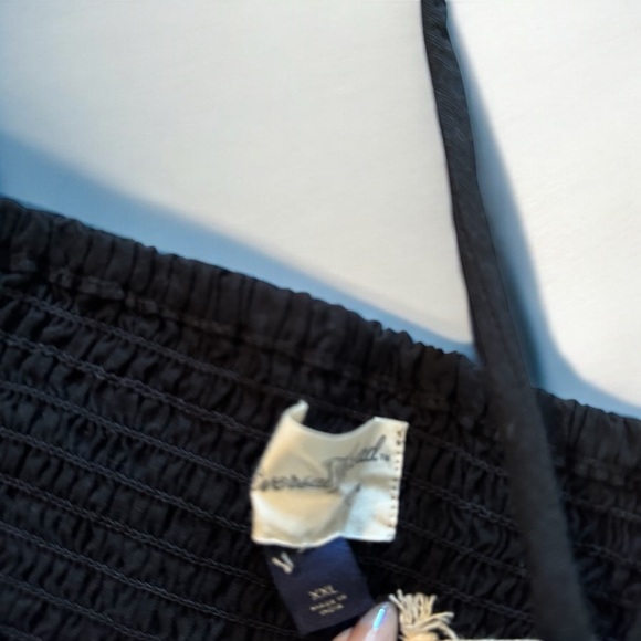 BUNDLE Black and multicolored halter Tie Front Top - Picture 5 of 5